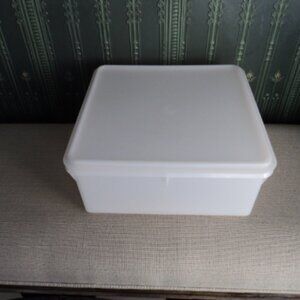 vintage Tupperware~ large size 12 x 12